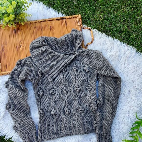 Buffalo By David Bitton Soft Cable Knit Pom Pom Detail Grey Sweater Sz S/P - Picture 5 of 14